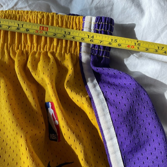 Nike Lakers shorts - Picture 4 of 5